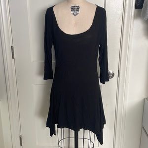 Black 3/4 sleeve lateral high low dress
